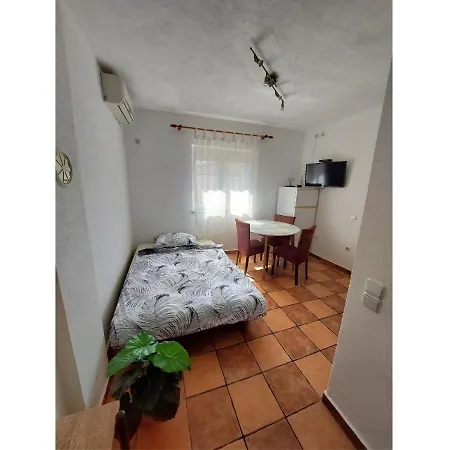 Dobric Apartment *